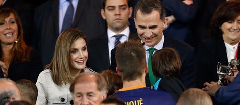 Los Reyes Felipe y Letizia saludan a Milan y Sasha Piqué