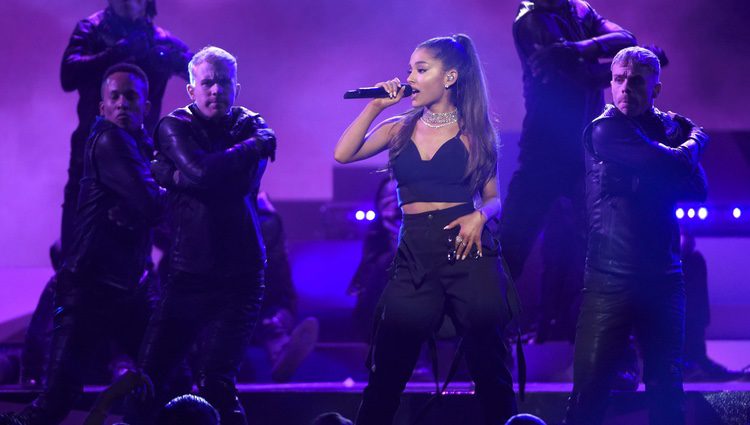  Ariana Grande en su actuación en los Premios Billboard 2016