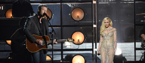 Blake Shelton y Gwen Stefani en su actuación en los Premios Billboard 2016