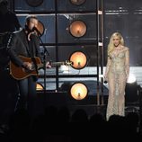 Blake Shelton y Gwen Stefani en su actuación en los Premios Billboard 2016