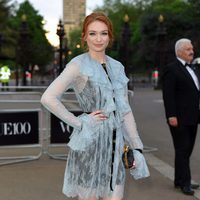 Eleanor Tomlinson en la fiesta del 100 aniversario de Vogue en Londres