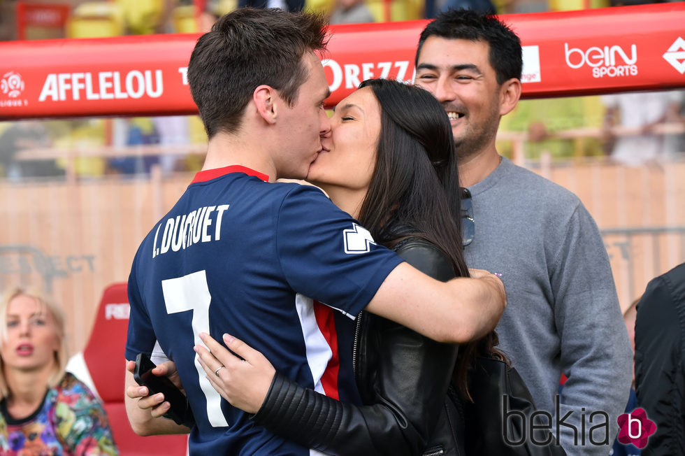 Louis Ducruet besa a Marie Chevallier en un partido benéfico en Mónaco