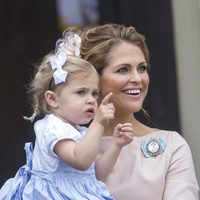 La princesa Magdalena de Suecia con su hija Leonor en el bautizo de Oscar de Suecia