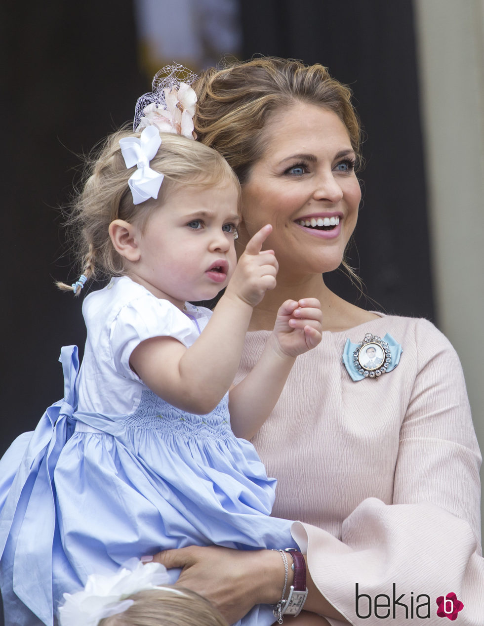 La princesa Magdalena de Suecia con su hija Leonor en el bautizo de Oscar de Suecia