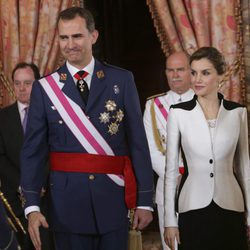 Los Reyes Felipe VI y Letizia en la recepción en el Palacio Real