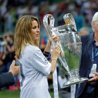 Richard Gere y Alejandra Silva en la final de la Champions League 2016