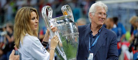 Richard Gere y Alejandra Silva en la final de la Champions League 2016