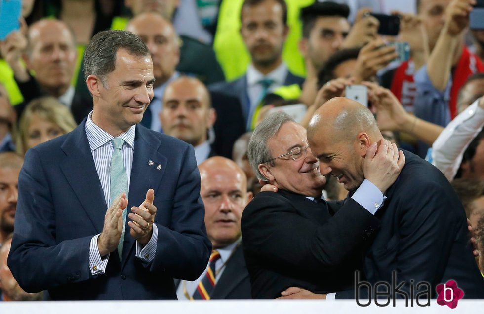 El Rey Felipe VI, Florentino Pérez y Zinedine Zidane en la final de la Champions League 2016