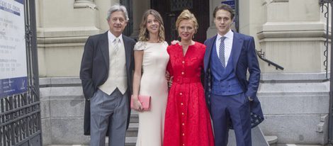 Josema Yuste junto a su mujer y sus hijos en la boda de su hijo Alejandro