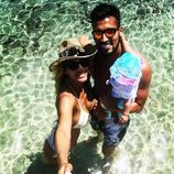 Tamara Gorro, Ezequiel Garay y Shaila durante sus primeras vacaciones en Ibiza