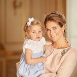 Magdalena de Suecia con su hija Leonor de Suecia en el bautizo de Oscar de Suecia