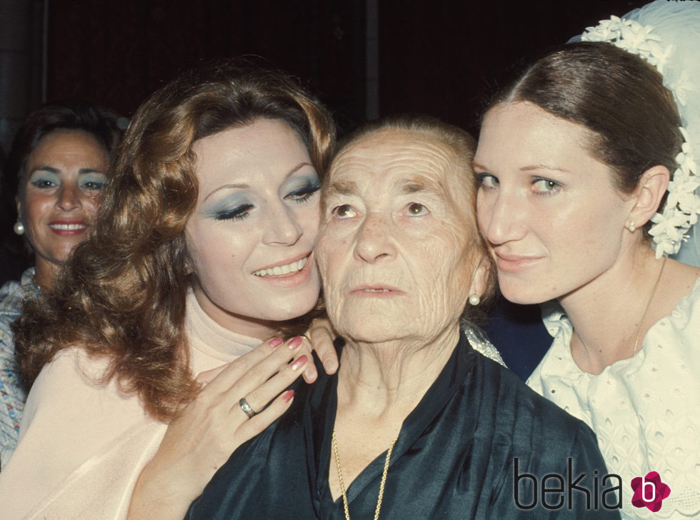 Rocío Jurado, su madre Rosario Jurado y su hermana Gloria Mohedano