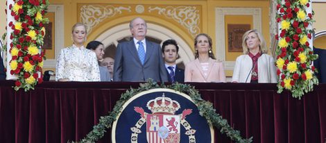 Cristina Cifuentes, el Rey Juan Carlos, la Infanta Elena y Froilán en la corrida de la Beneficencia 2016