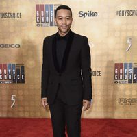 John Legend en la alfombra roja de los Guys Choice 2016