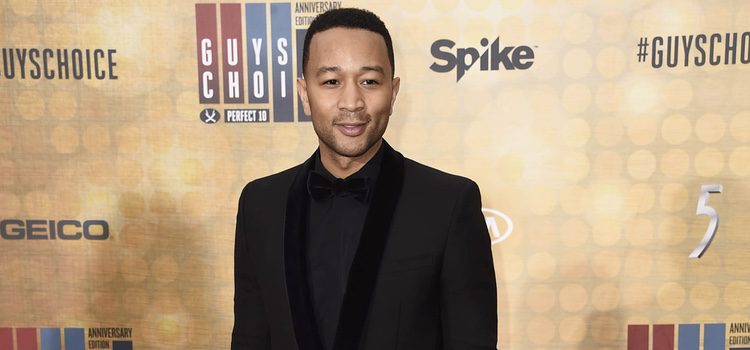 John Legend en la alfombra roja de los Guys Choice 2016