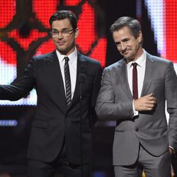 Matt Bomer y Dermot Mulroney en la gala de los Guys Choice 2016