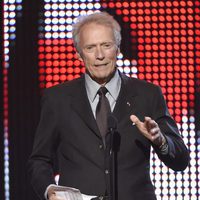 Clint Eastwood presentando en la gala de los Guys Choice 2016