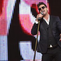 Robin Thicke en la gala de los Guys Choice 2016