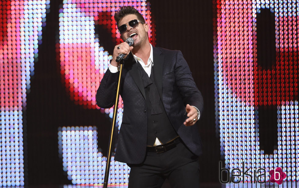 Robin Thicke en la gala de los Guys Choice 2016