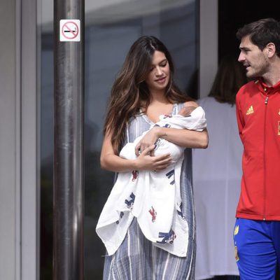 Sara Carbonero e Iker Casillas presentan a su hijo Lucas