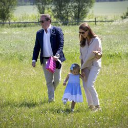 Leonor de Suecia en su primer acto oficial en Gotland con Magdalena de Suecia y Chris O'Neill