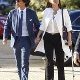 Ivonne Reyes y su hijo Alejandro en el funeral de David Fernando Reyes