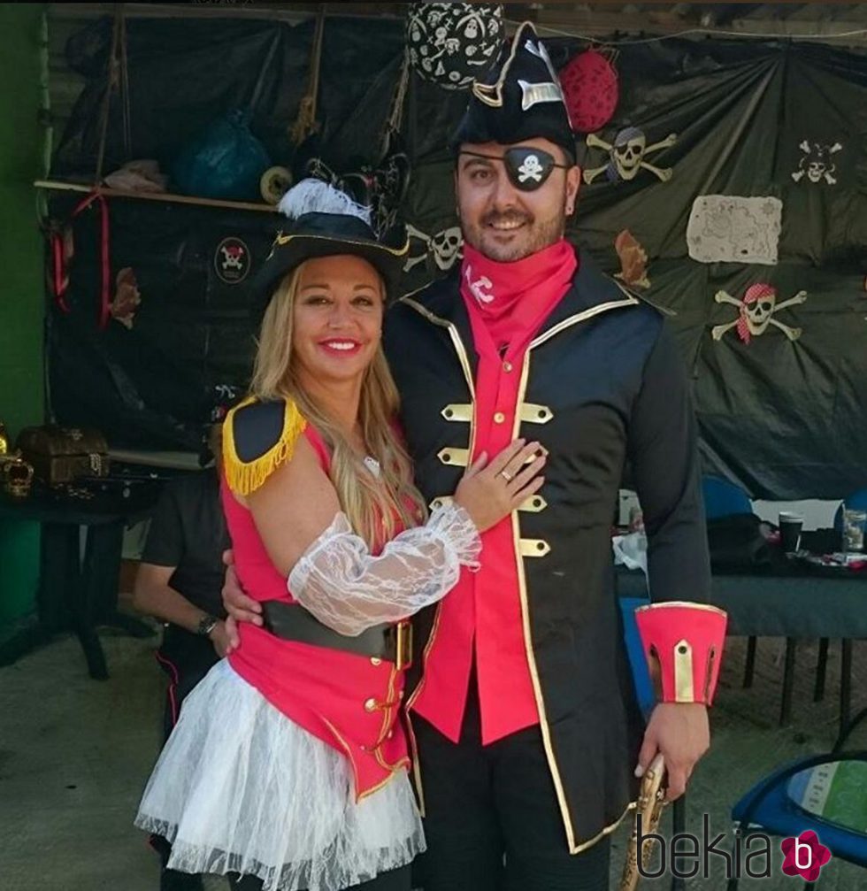 Belén Esteban y Miguel Marcos en una fiesta pirata