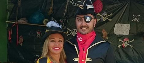 Belén Esteban y Miguel Marcos en una fiesta pirata