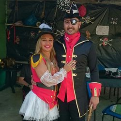 Belén Esteban y Miguel Marcos en una fiesta pirata