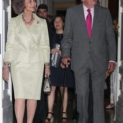 Los Reyes Juan Carlos y Sofía en la inauguración de una exposición artística en el Palacio Real