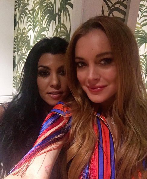 Kourtney Kardashian comparte una foto con Lindsay Lohan 