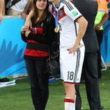 Toni Kroos y su novia Jessica Farber en la final del Mundial de Brasil 2014