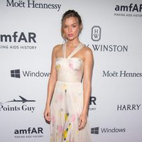 Josephine Skriver en la Gala amfAR 2016 de Nueva York