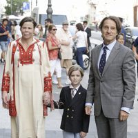 Kalina de Bulgaria y Kitín Muñoz con su hijo Simeón en la presentación de la autobiografía de Siméon de Bulgaria