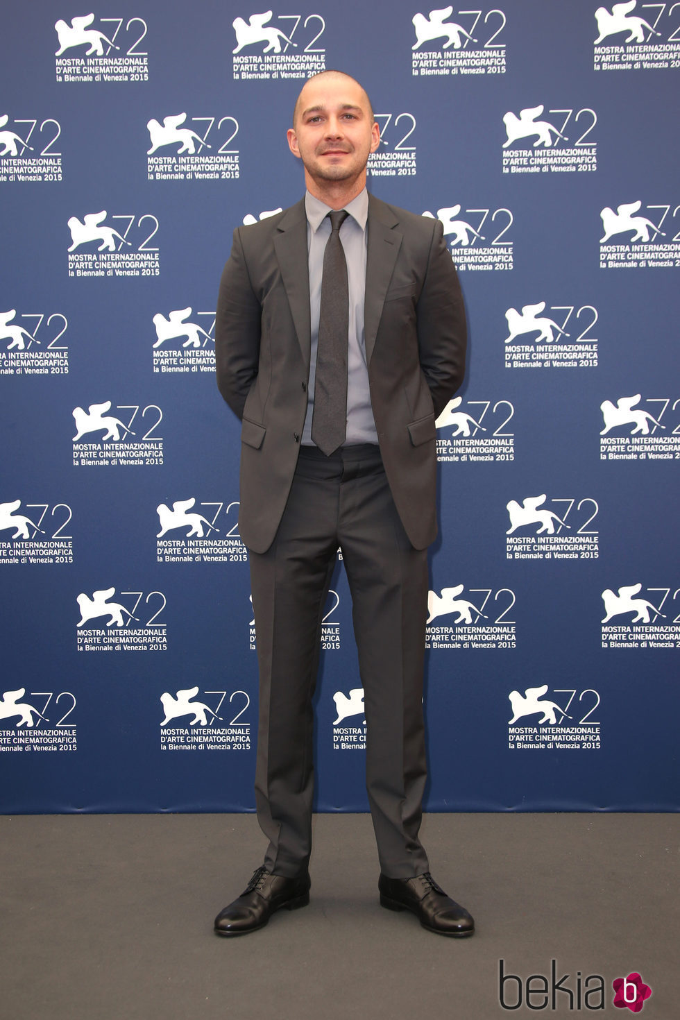 Shia LaBeouf en el photocall del Festival de Cine de Venecia 2016