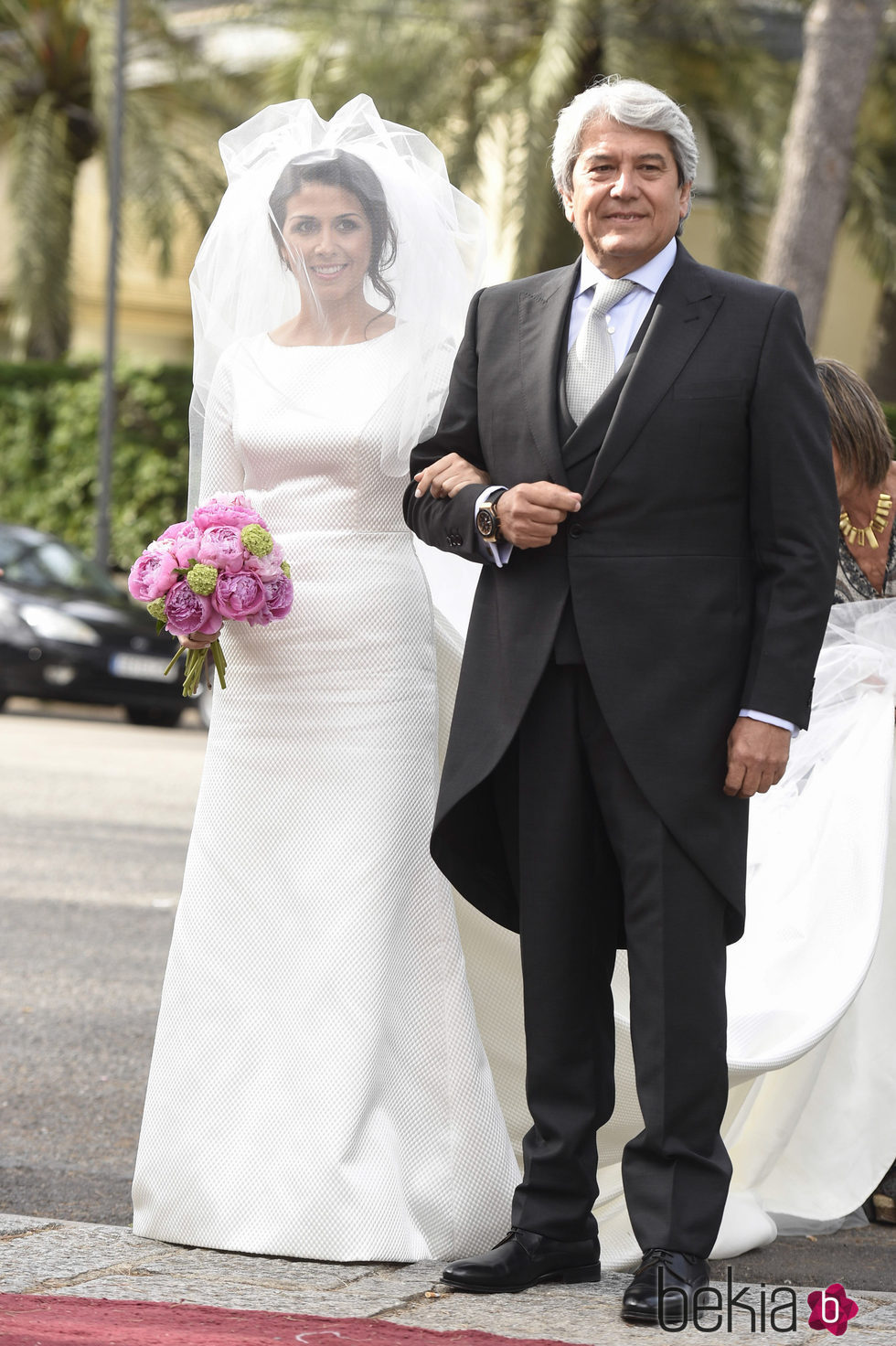 José Verdasco y su hija Sara instantes antes de entrar a la iglesia