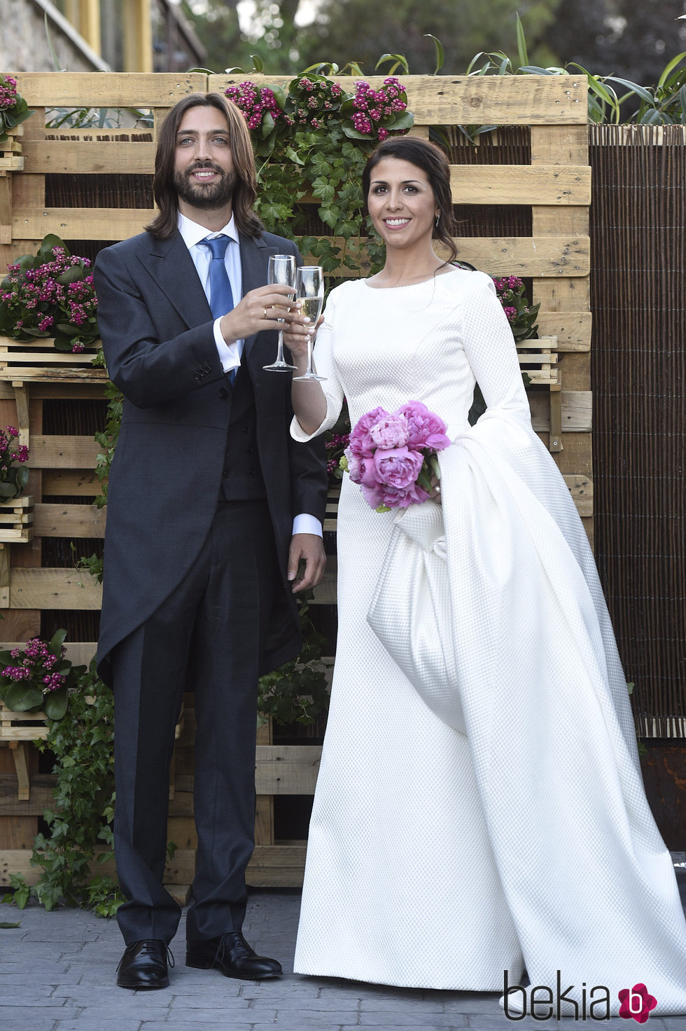 Juan Carmona y Sara Verdasco brindando por su amor