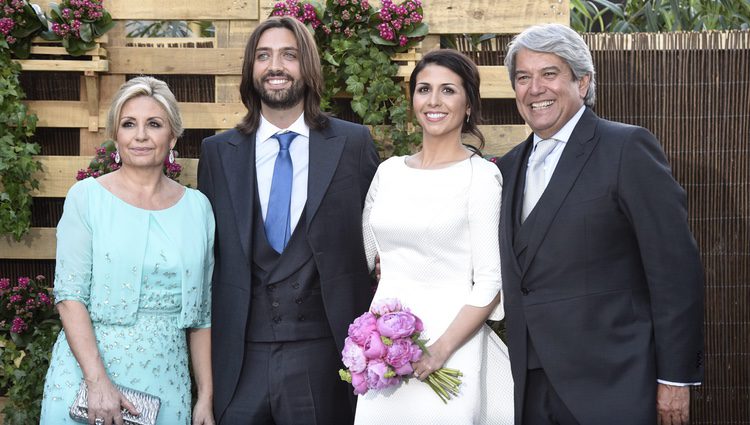 Olga Carmona y José Verdasco junto a los novios Juan Carmona y Sara Verdasco