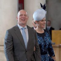 Mike Tindall y Zara Phillips en la misa por el 90 cumpleaños de la Reina Isabel