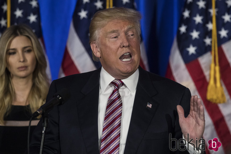 Donald Trump durante su discurso en la noche de las primarias