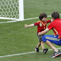 Gerard Piqué jugando con Milan tras el primer partido de España en la Eurocopa 2016