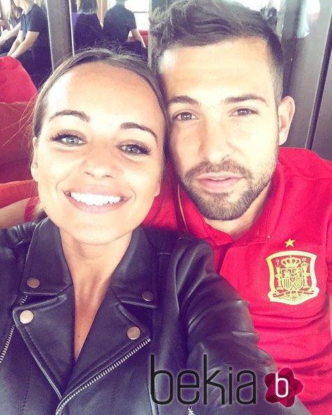 Romarey Ventura y Jordi Alba en el primer partido de España en la Eurocopa 2016