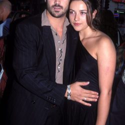 Colin Farrell y Amelia Warner en la premiere de 'American Outlaws'