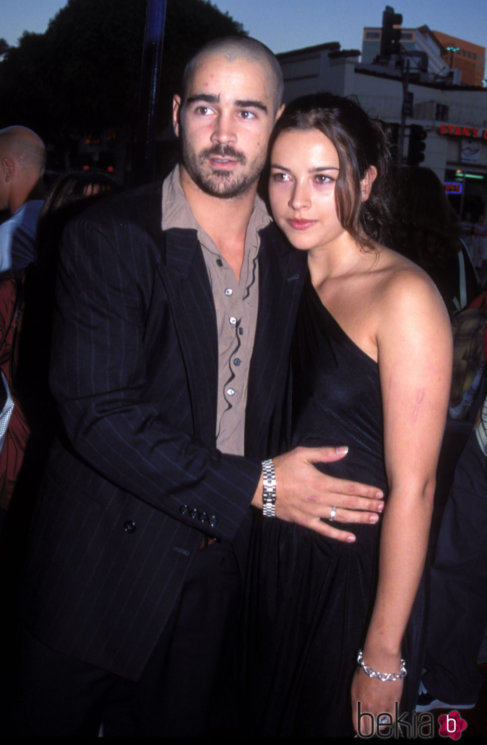 Colin Farrell y Amelia Warner en la premiere de 'American Outlaws'