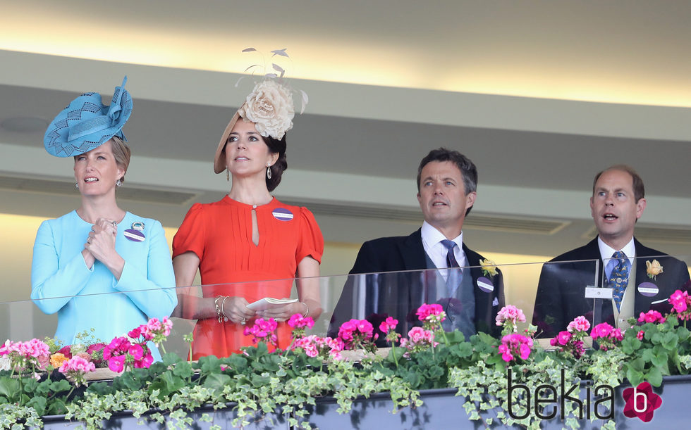 Federico y Mary de Dinamarca con los Condes de Wessex en Ascot 2016