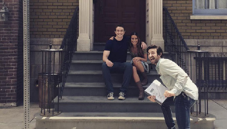 Lea Michele y Robert Buckley durante el rodaje de 'Dimesion 404'