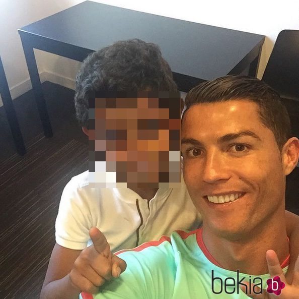 Cristiano Ronaldo celebrando el sexto cumpleaños de su hijo en la Eurocopa 2016