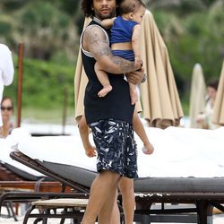 Marcelo con su hijo Liam en las playas de Miami