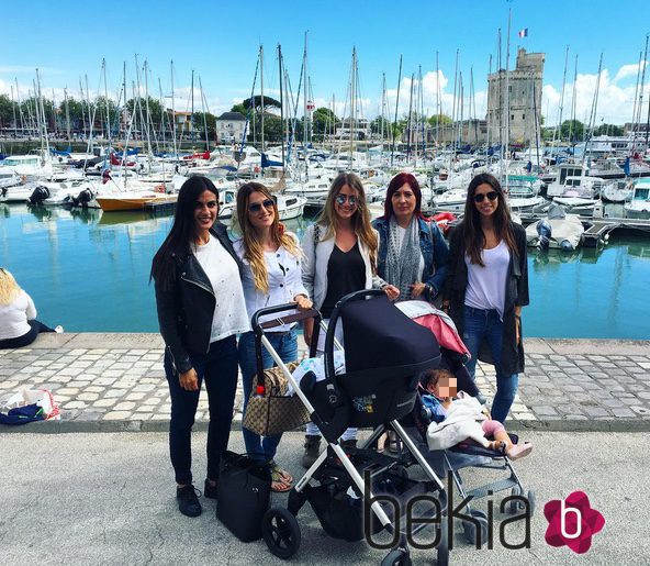 Julia Vigas, Elena Galera, Maty Moruno, Berta Requeno y Melissa Jiménez paseando durante la Eurocopa 2016