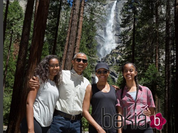 La familia Obama disfrutando del Día del Padre en el bosque de California